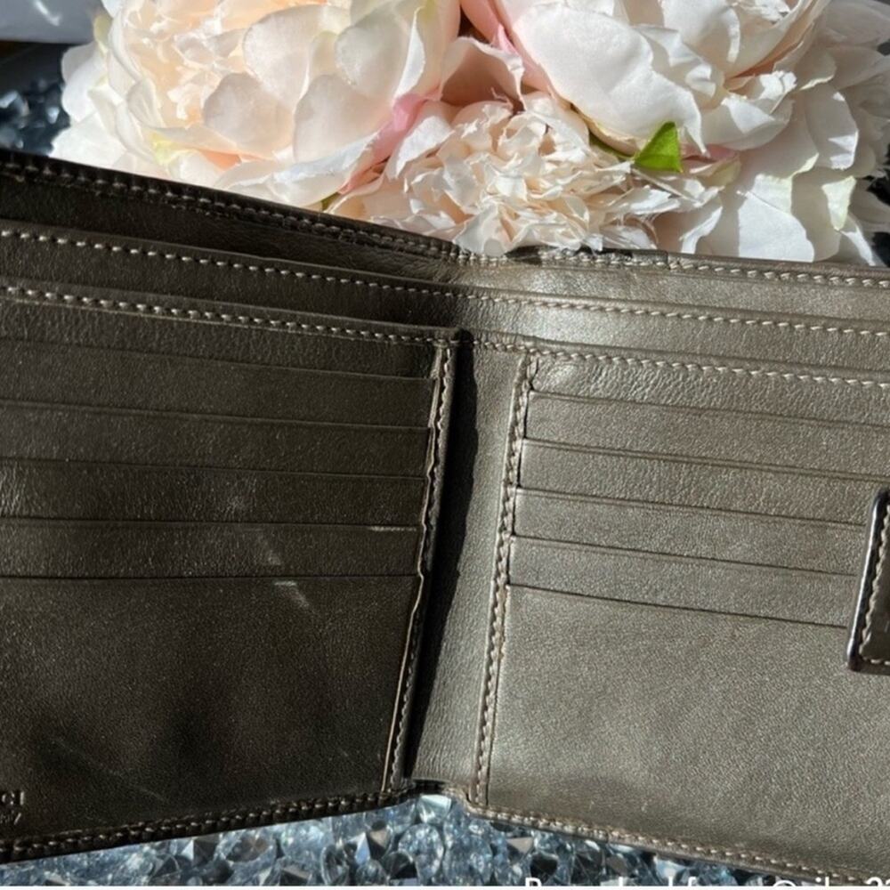 Gucci Compact wallet EUC - Picture 3 of 7